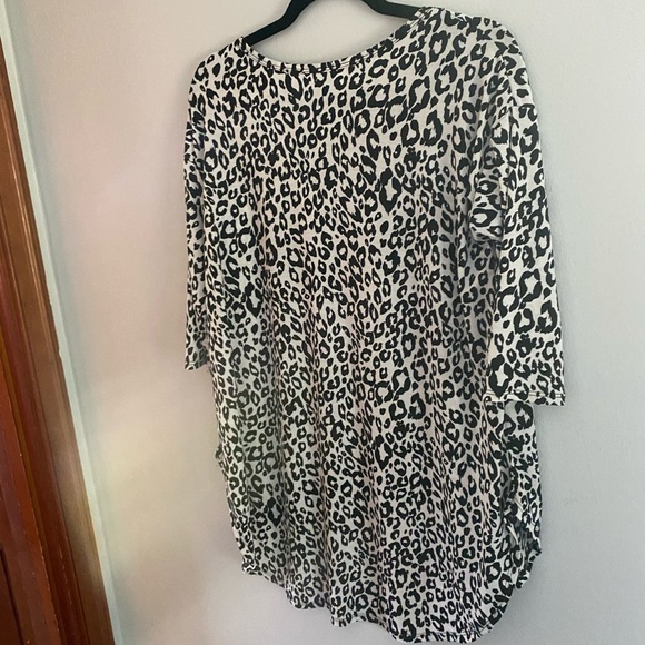 Leopard print top rounded bottom tunic - Picture 7 of 7